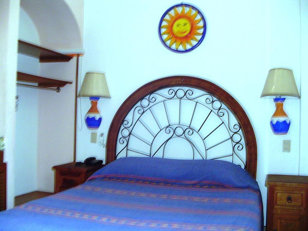 Hotel & Suites Coral Пуерто-Вальярта Номер фото